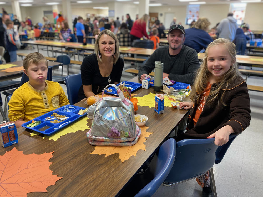 parents and students enjoying lunch 