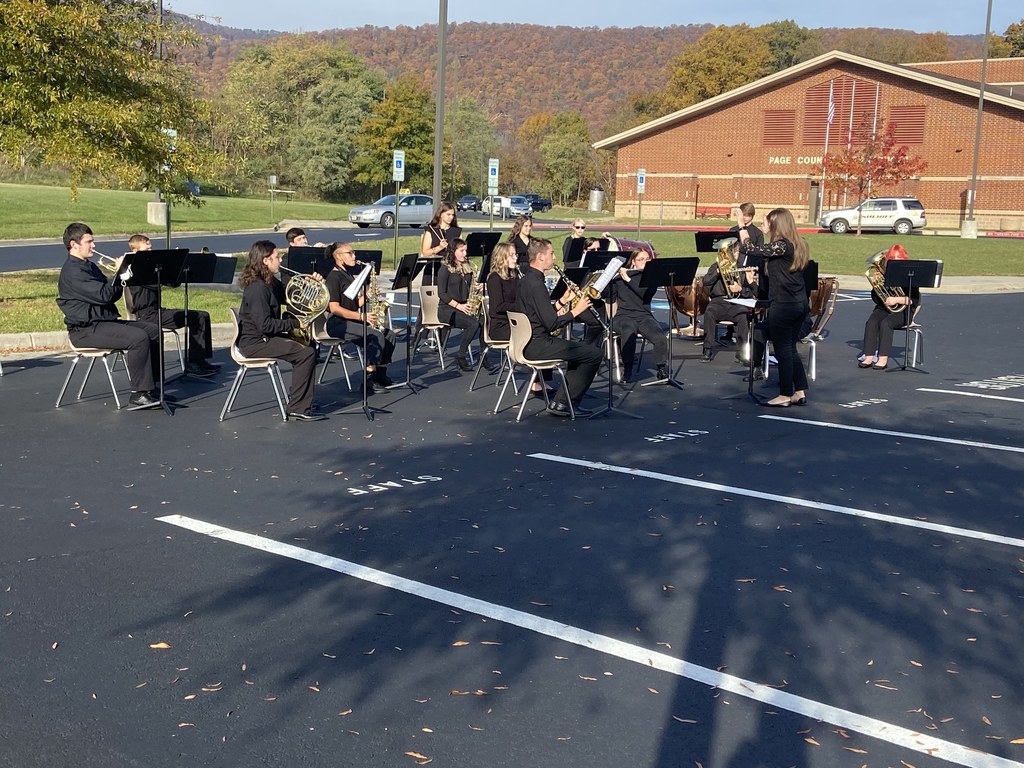 band playing for veterans